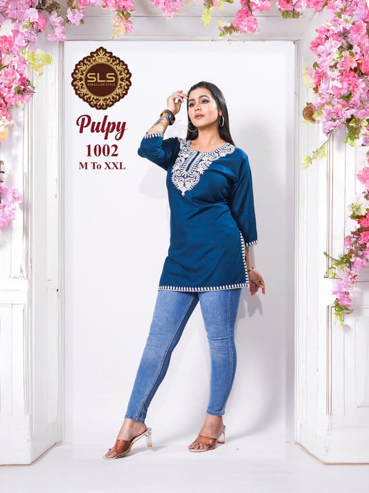 🌸 Women’s Embroidered short Kurti – 🌸