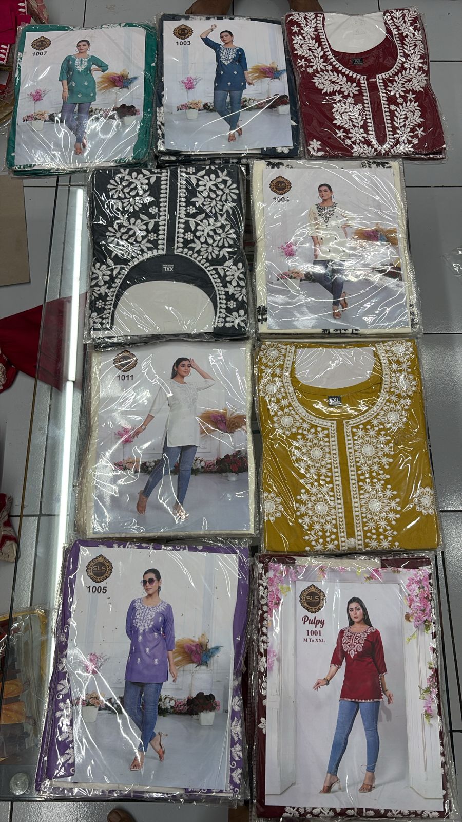 🌸 Women’s Embroidered short Kurti – 🌸