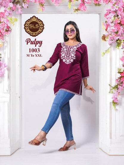 🌸 Women’s Embroidered short Kurti – 🌸